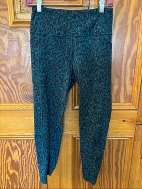 Victorias Secret Medium Short Green Leopard Print Active Leggings